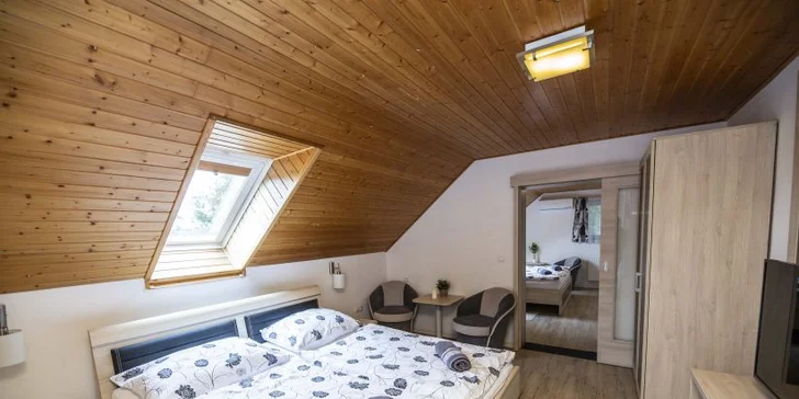 Apartmán U Kruciána je umístěný v podkroví.