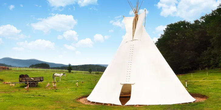Kouzlo Divokého západu pod Ještědem: zážitková noc pro 2-6 osob v teepee