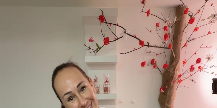 Pokud pociťujete stres a napětí v ramenou a šíji, zvolte relaxační masáž, která uvolní ztuhlé svaly a přinese úlevu.