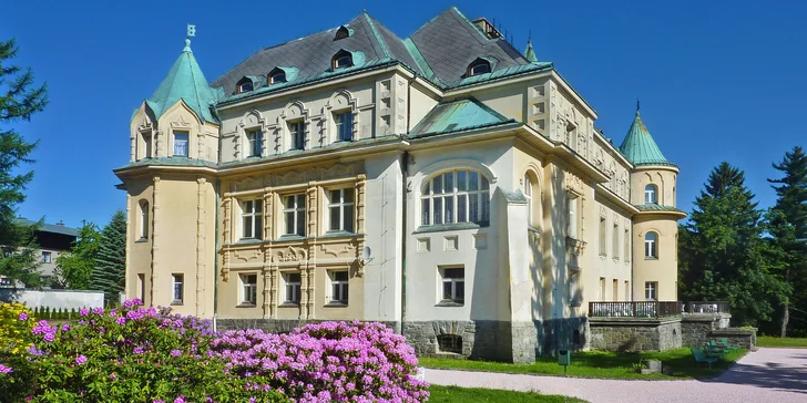 Dovolená s vůní první republiky: Kramářův Zámek s polopenzí i saunou