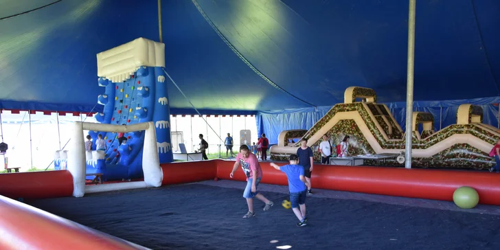 Parádní rodinný den v dětském zábavním areálu Duhový Park