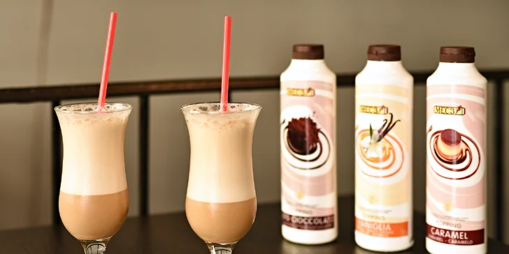Dvě kávy v novém café & clubu blízko Národní: v nabídce i frappé či se zmrzlinou