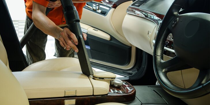 Auto jako nové: rozleštění světlometů, mytí exteriéru interiéru vozidla nebo aplikace tvrdého vosku