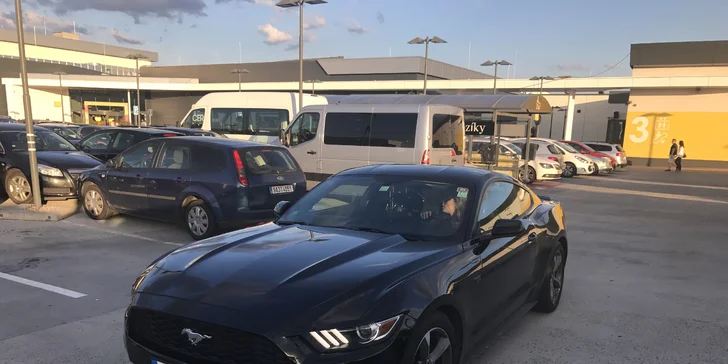 Řiďte svůj sen: jízda za volantem legendárního sporťáku Ford Mustang 2015