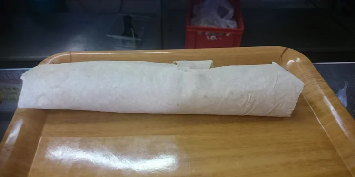 Dobrota do ruky s sebou: hovězí kebab nebo falafel v tortille, v chlebu i se salátem