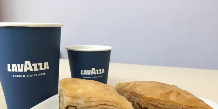 Pochoutka z východu: Ořechová baklava a káva či čaj s sebou