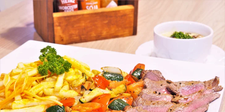 Hovězí rib eye steak s bohatou přílohou a hříbkovou omáčkou pro dva