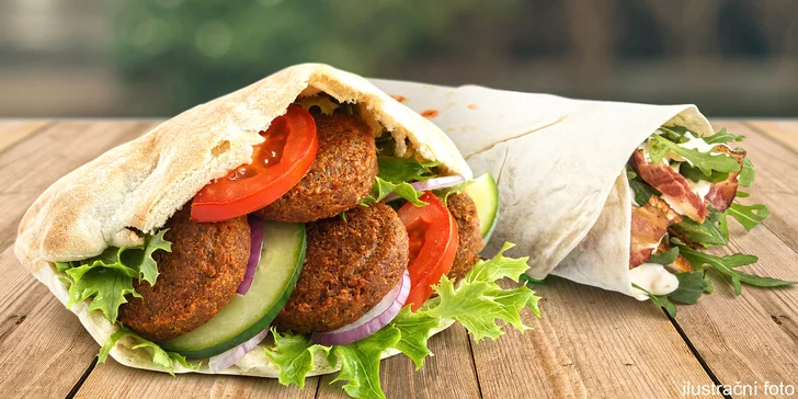 Dobrota do ruky s sebou: hovězí kebab nebo falafel v tortille, v chlebu i se salátem
