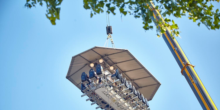 Salát pro odvážné: hodování na vyhlídkové plošině zavěšené 50 m nad zemí