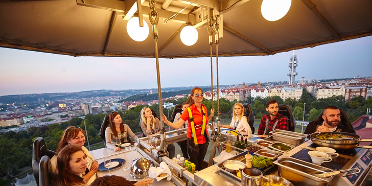 4chodová večeře od špičkového šéfkuchaře podávaná na plošině 50 m nad zemí