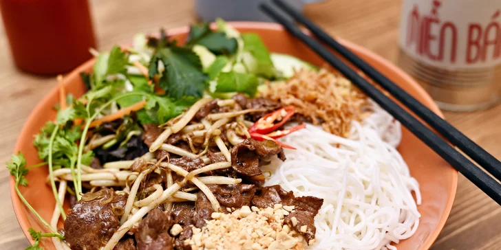 Ochutnejte Vietnam: Bún bò Nam Bộ a křupavé závitky pro 1 nebo 2 osoby