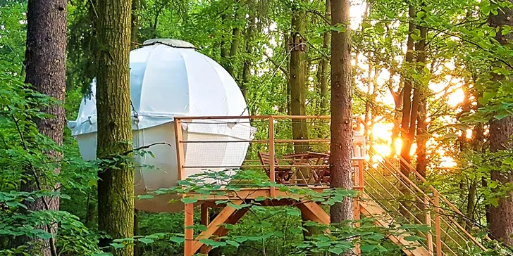 Romantika a dobrodružství: Noc ve stanu v korunách stromů až pro 4 osoby