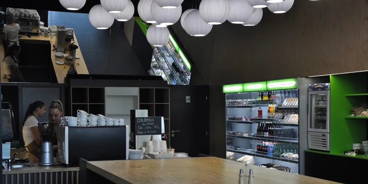 Svačina z trendy bistra: sendviče, chlebíčky a domácí limonáda nebo milk shake