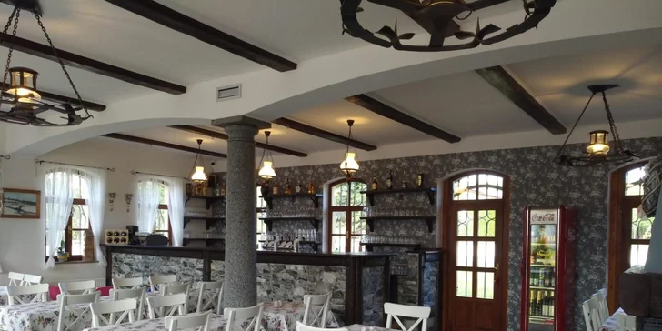 Chalupa je podnik s příjemnou atmosférou, dobrým jídlem a osobním přístupem ke každému hostovi. 