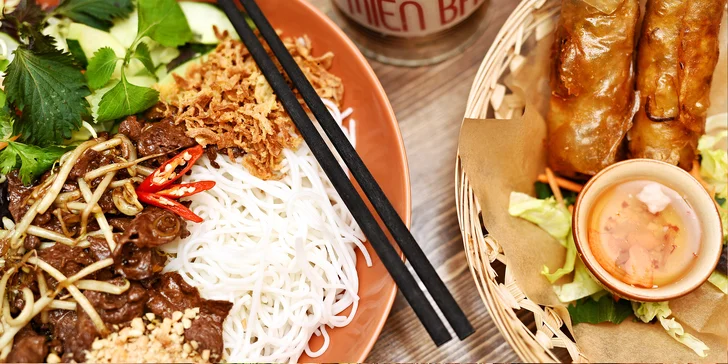 Ochutnejte Vietnam: Bún bò Nam Bộ a křupavé závitky pro 1 nebo 2 osoby