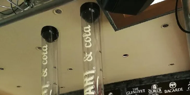 1 litr Bacardi Oakheart + 2 litry Pepsi Coly = spousta zábavy až pro 10 přátel