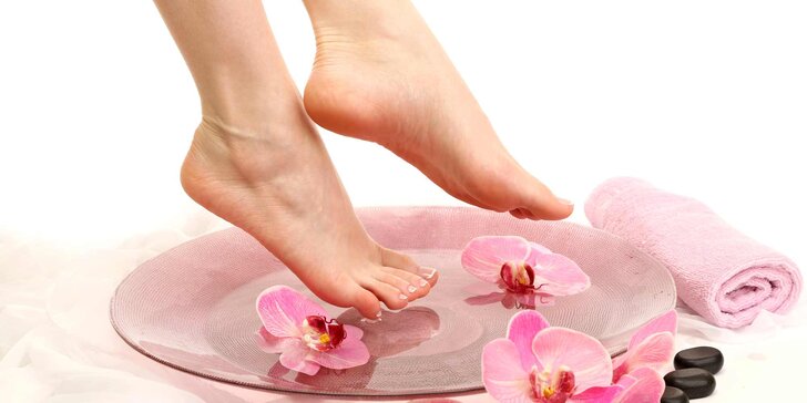 Kompletní profesionální mokrá pedikúra pro krásné a hebké nohy