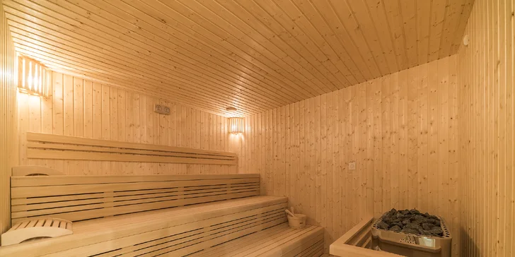 Vo wellness na vás čaká fínska, bylinná, kvetinová bio a infrasauna, ľadová stena a soľná jaskyňa.