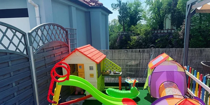 Pro malé hosty je tu k dispozici i dětský koutek.