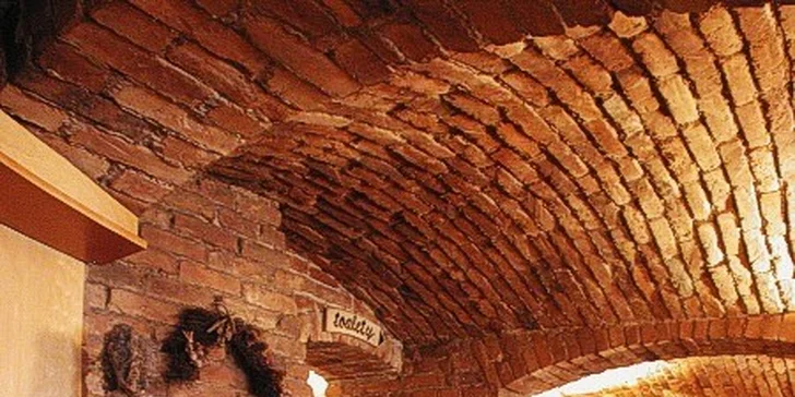 Restaurace U Vlka je součástí stejnojmenného penzionu.