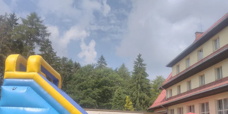 Pusťte se s rodinou nebo přáteli do hromady křupavých řízečků v Skalním městě