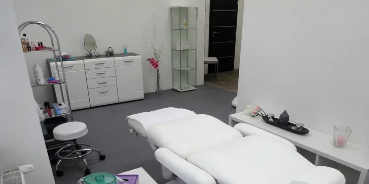 Čištění pleti ultrazvukem s ruční masáží obličeje a dekoltu