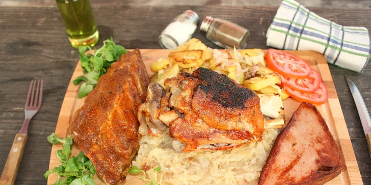Bowling a masové speciality po německu: koleno, žebra a sekaná trochu jinak