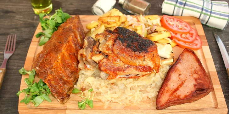 Bowling a masové speciality po německu: koleno, žebra a sekaná trochu jinak