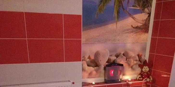 60 nebo 90 minut naprostého soukromí ve vířivce a sauně s lahví sektu pro dva