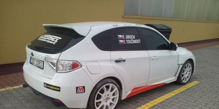 Jako rallye jezdec: 6 kol v závodním Subaru WRX STi na okruhu v Dlouhé Lhotě