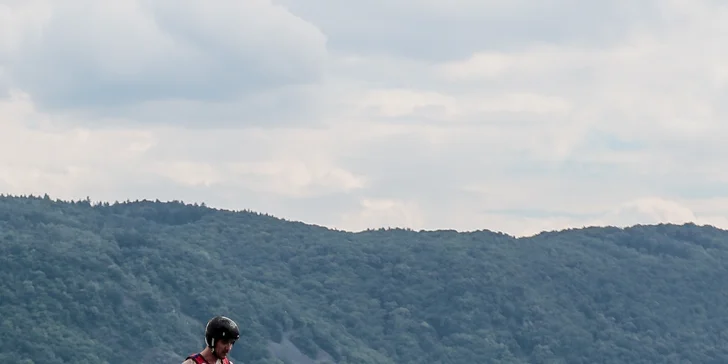 Flyboarding: let nad vodní hladinou ve východních Čechách + dárek