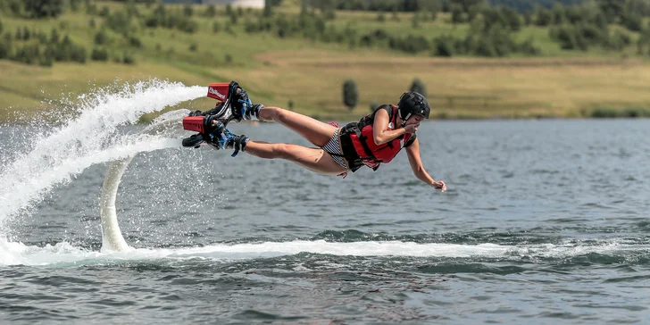 Flyboarding: let nad vodní hladinou ve východních Čechách + dárek