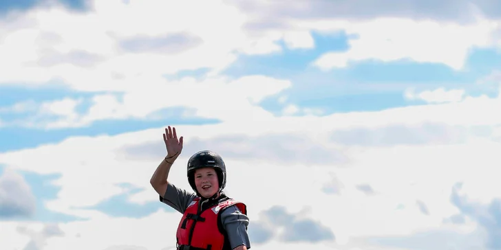 Proleťte se až 9 m nad vodou: flyboard na 25 nebo 30 minut i s instruktáží