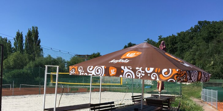 Hodina plážového volejbalu v plzeňském Sportcentru Roudná