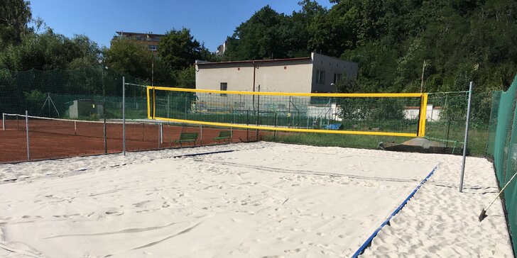 Hodina plážového volejbalu v plzeňském Sportcentru Roudná