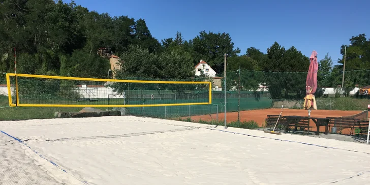 Hodina plážového volejbalu v plzeňském Sportcentru Roudná