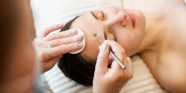 Svěží a zdravá pokožka: hloubkové čištění včetně peelingu, mikrojehličkování, korejská péče