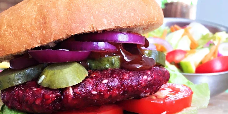 Bašta nejen pro vegany: vege burger dle vašeho výběru + salát i s rozvozem