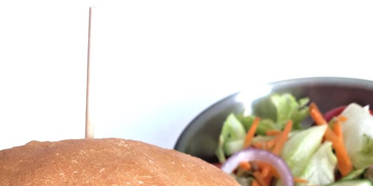 Bašta nejen pro vegany: vege burger dle vašeho výběru + salát i s rozvozem
