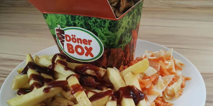 Kdo má kebab, ten si hvízdá: velký kebab box a hranolky s sebou