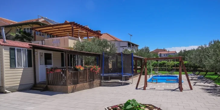 7 nocí pro 4-5 osob v rodinném resortu s bazénem v klidné čtvrti Pakoštane