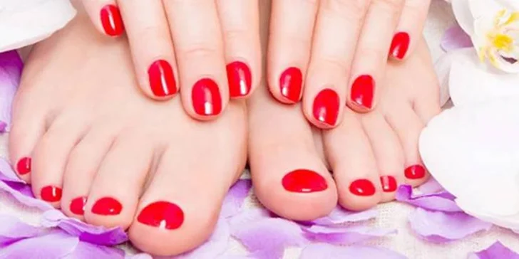 Nechte zazářit svoje nehty: gelová manikúra Shellac na ruce i nožky