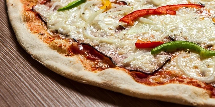 Dvě pizzy podle výběru z 19 druhů a navíc italská zázvorová limonáda, na 15 pobočkách nebo rozvoz zdarma