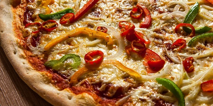 Celá pizza a nápoj dle výběru v pražském metru nebo na libereckém nádraží