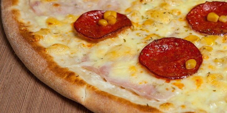 Dvě pizzy podle výběru, dvě kapsy calzone a italská zázvorová limonáda na vyzvednutí nebo rozvoz