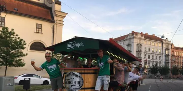 Úžasná jízda Brnem: Kološkopek až pro 16 osob se sudem piva, řidičem i obsluhou