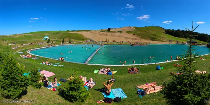 Dovolená plná zážitků: bobová dráha, tubing, rodeo býk i golfové odpaliště