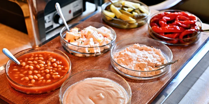Začněte den dobrou snídaní: brunch v Café Mozart a úžasný výhled na orloj