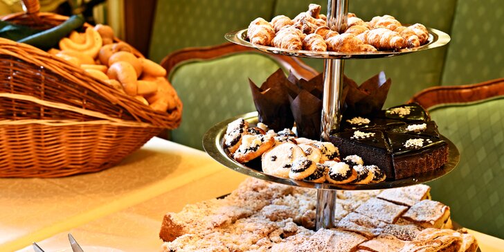 Začněte den dobrou snídaní: brunch v Café Mozart a úžasný výhled na Orloj
