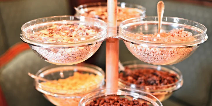 Začněte den dobrou snídaní: brunch v Café Mozart a úžasný výhled na orloj